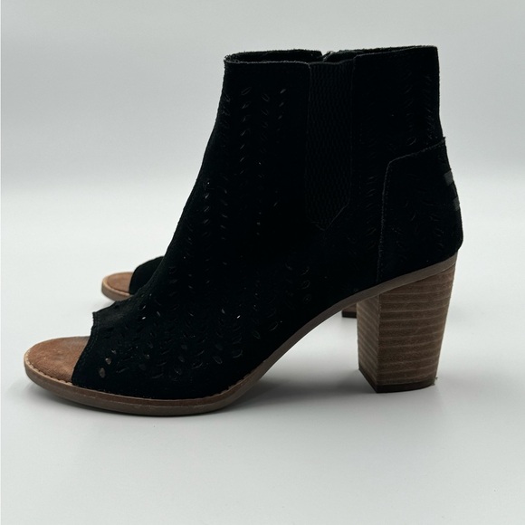 TOMS Majorca Black Suede Perforated Leaf Peep Toe Block Heel Booties Size 7.5 - Picture 7 of 14